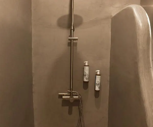 Cydonia Caves Aparthotel